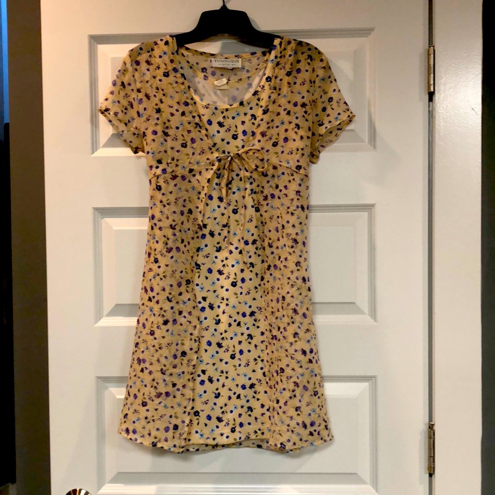 Adorable yellow spring dress with blue floral print SM GUC